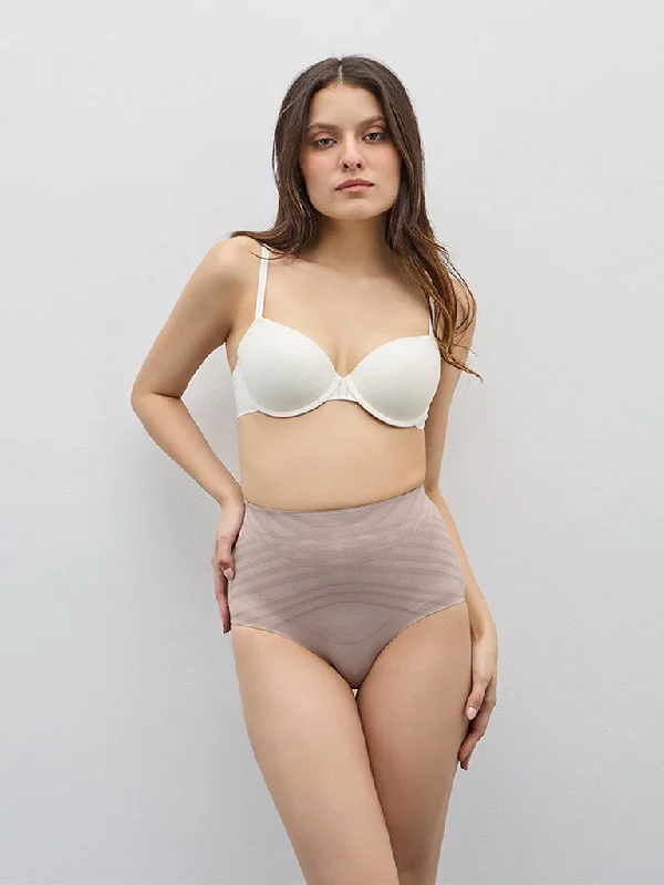 seamless low - rise women briefs for a sleek fitWunderlove Beige Shadow Sculpt Brief seamless low - rise women briefs for a sleek fitWunderlove Beige Shadow Sculpt Brief