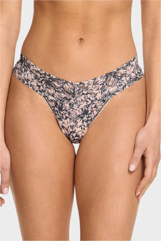 thong - style swimwear for women at the beachOutline Low Rise Thong