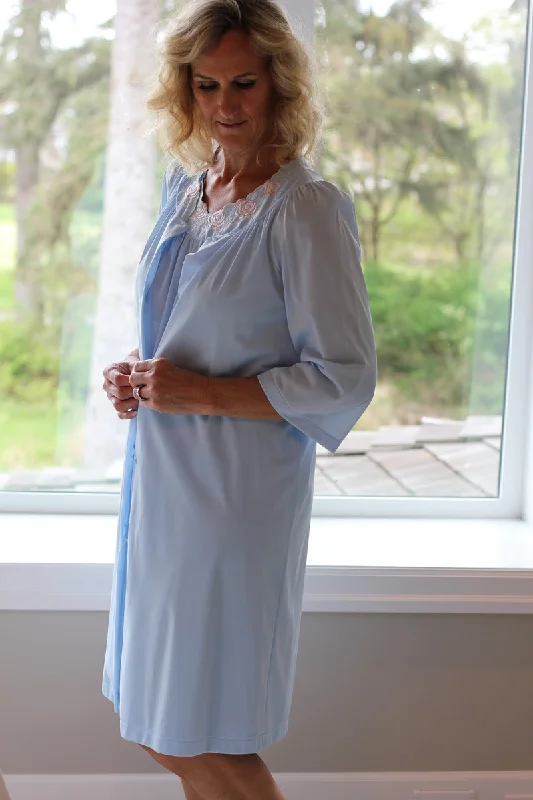 open - front women robes for easy wearShadowline Short Robe-77280