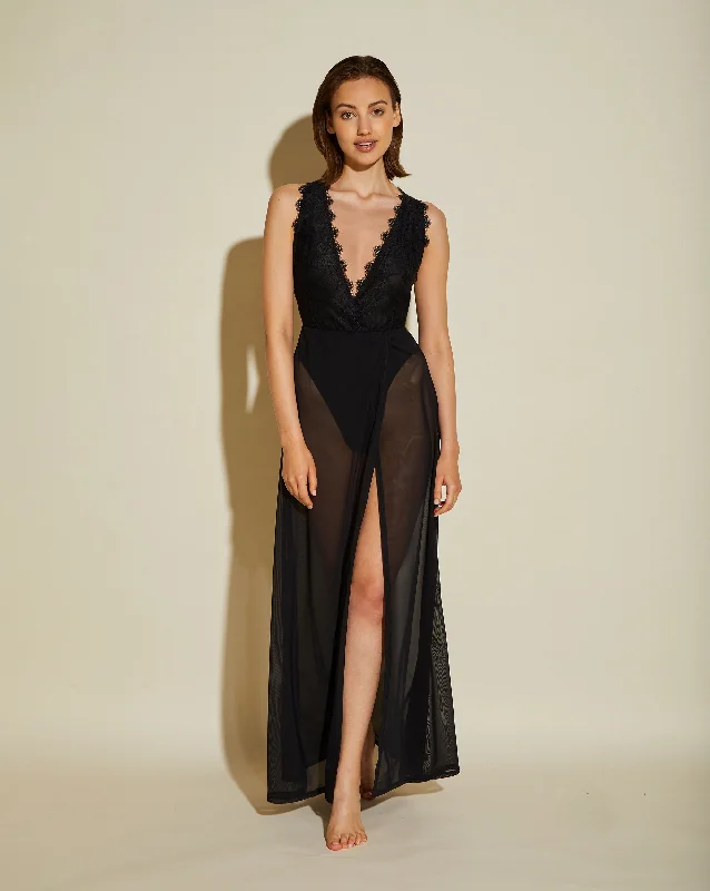 Bra with a bandeau style for a strapless and sleek look​ Maxi Dress