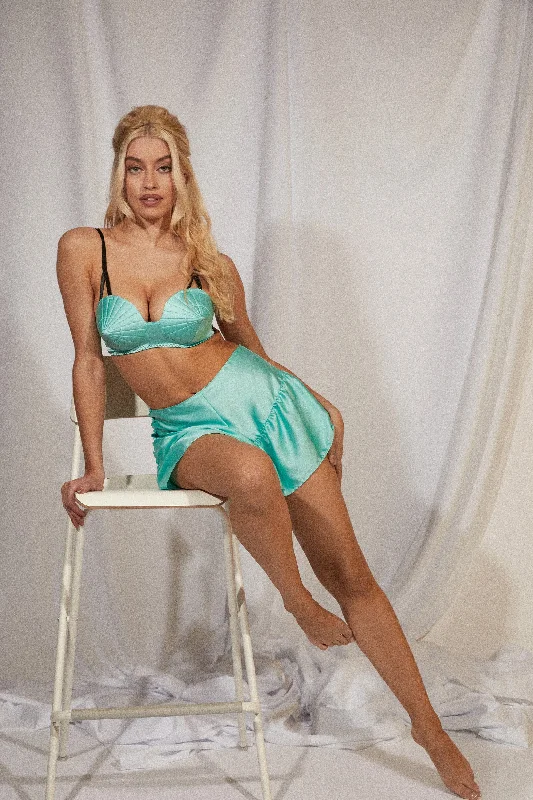Bra with a non - padded cup for a natural feel​ Mint French Knicker