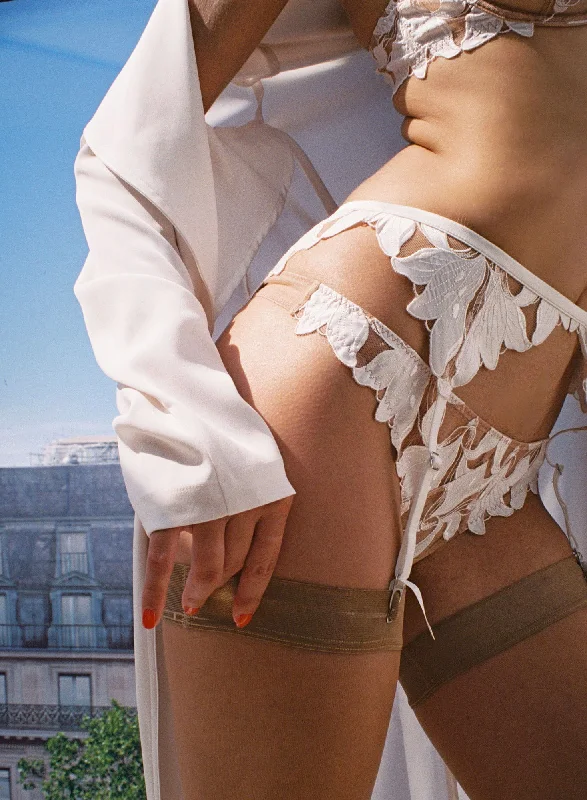 Bra with a plus - size front - closure for easy access​ Lily Embroidery Garter Belt