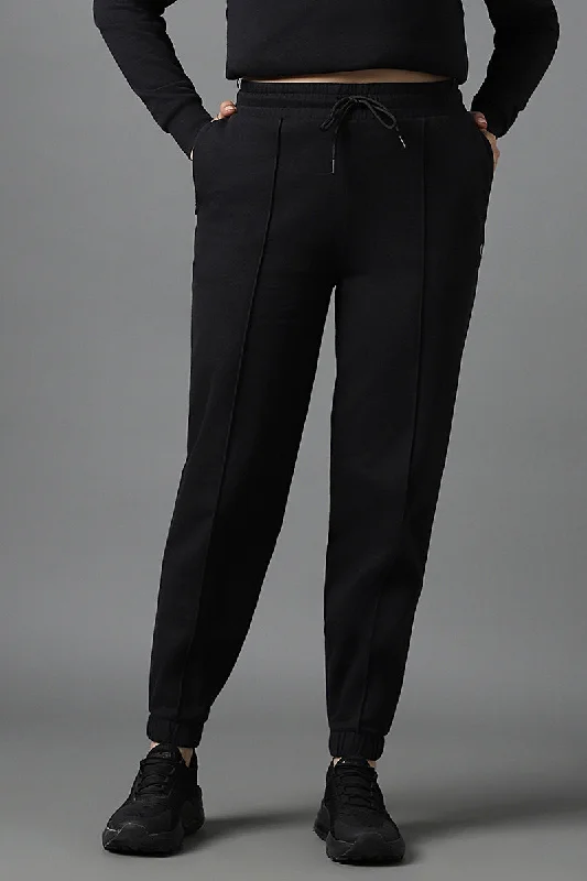 padded bras for added volumeEssential Fleece Joggers - Black