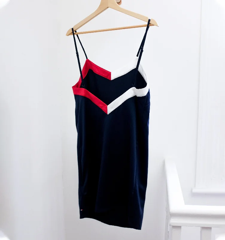 women lounge dress with a machine - washable fabric for easy careStrappy satin nightdress [Navy]